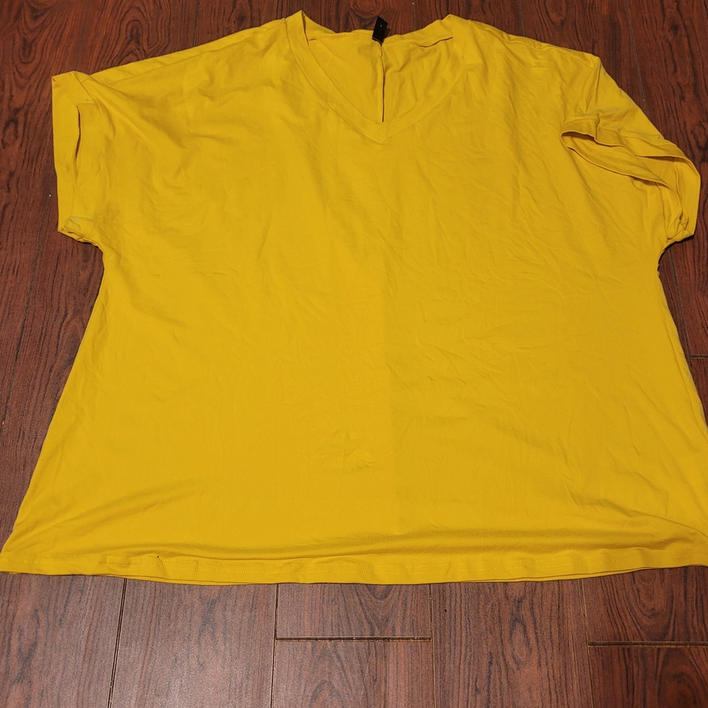 SHEIN Women's Yellow V-Neck Short Sleeve Tee